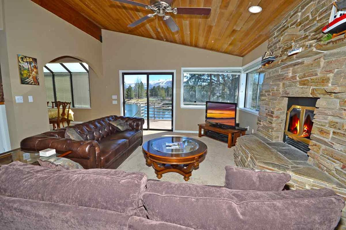 Popular attractions Area Nearby Property